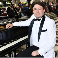 Alfredo Alcocer, pianista y barítono